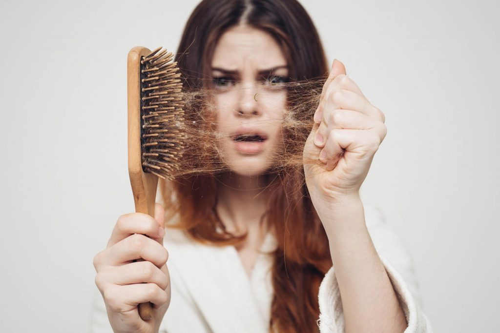 Выпадение волос или алопеция